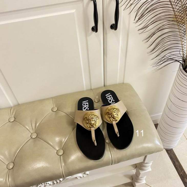 Picture of Versace Slippers _SKUVersacesz35-43Y010233